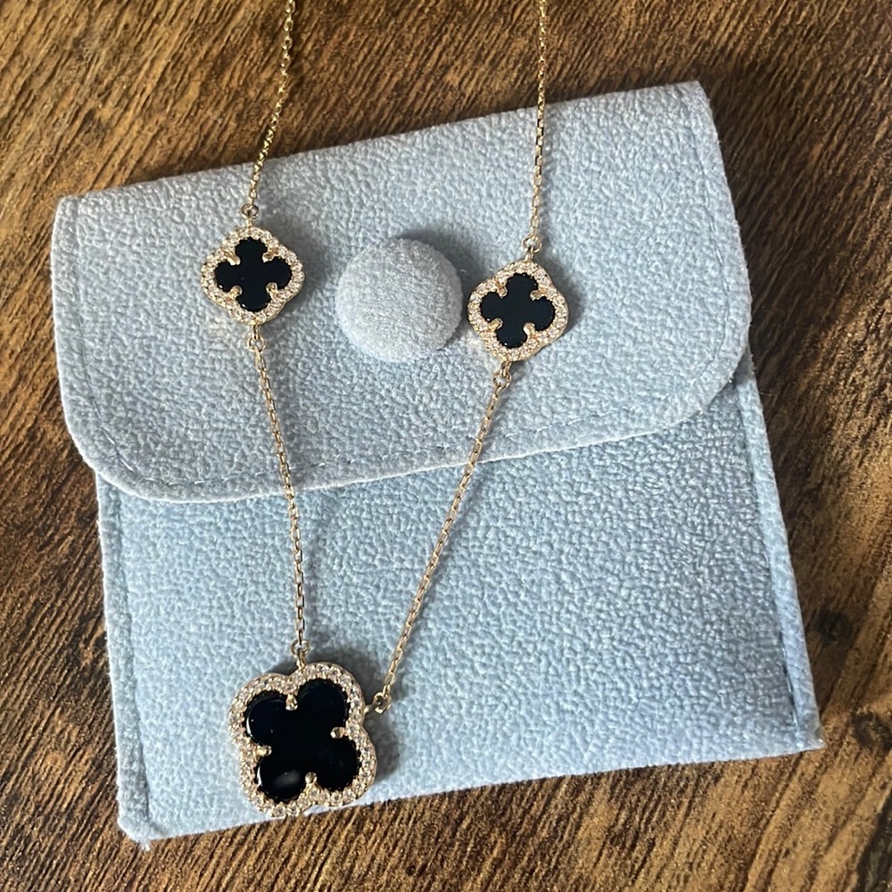 Dainty Clover Necklace